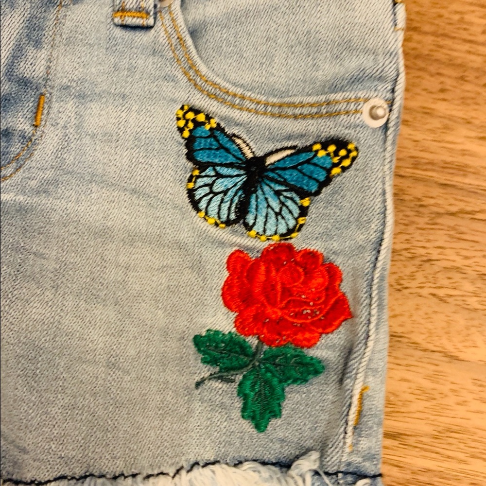 Hudson Toddler Girls Butterfly And Rose Denim Shorts Size 3T NWT.
